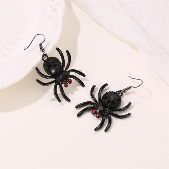 Large black spider red eyes Halloween earrings women girls new! - Picture 3 of 5